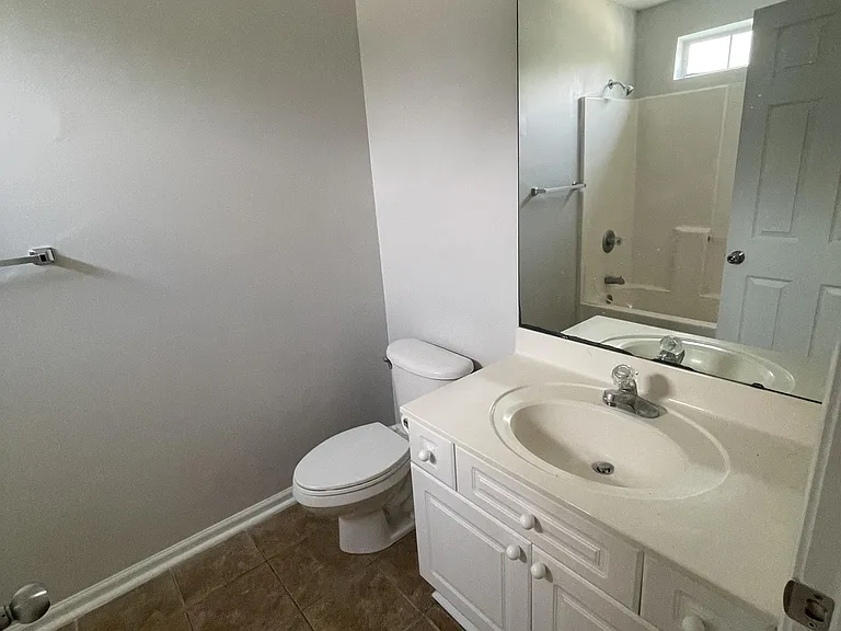 2704 Holmes Ct N — Photo 12
