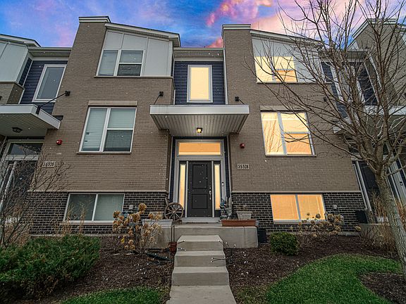 2nd image of 3S528 Cambridge Ct