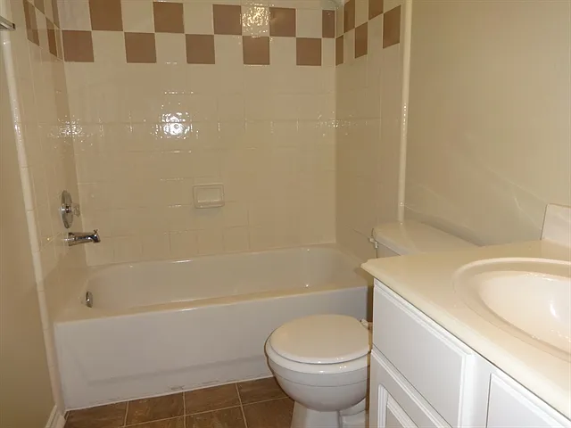 1819 Manor Dr — Photo 10