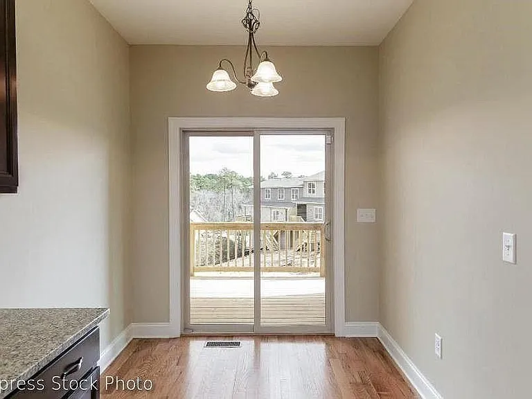 111 Cypress Cir — Photo 6