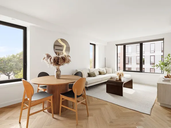22-54 46th St #405, Astoria, NY 11105