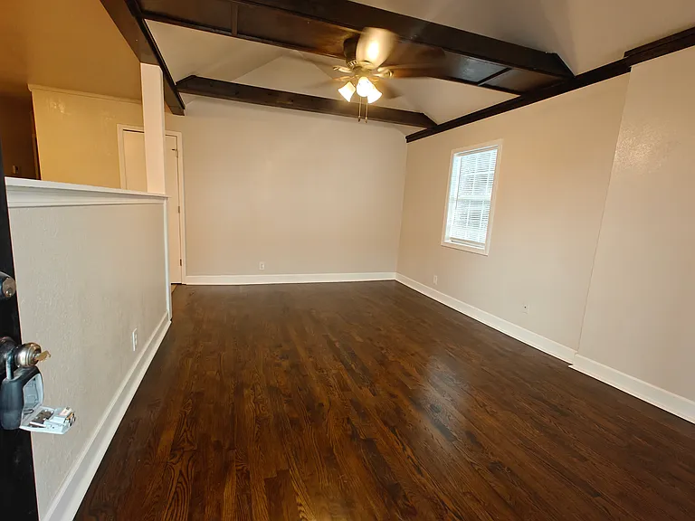 402 N Grant Ave — Photo 2