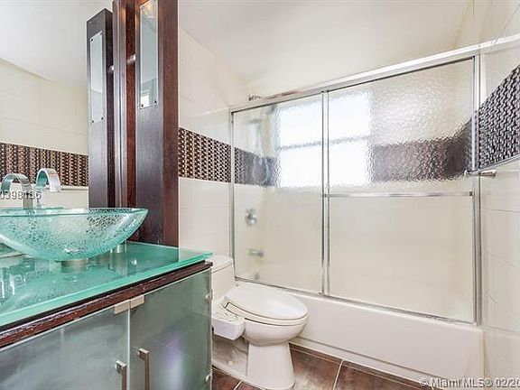 5th image of 1881 Washington Ave #Penthouse H