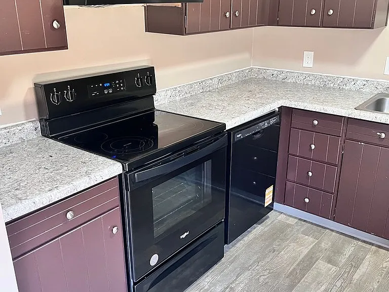 Bristol Square Apartments — Photo 59