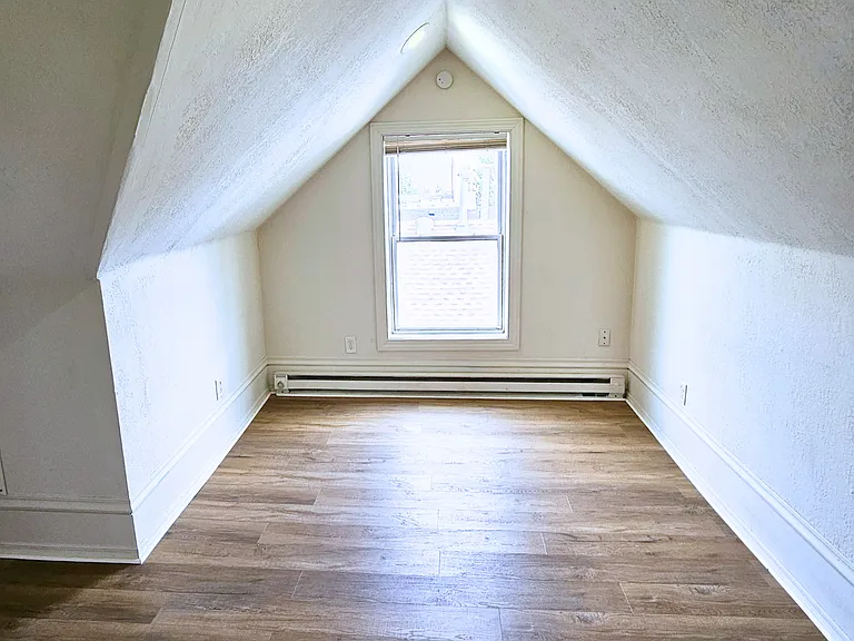 304 12th Ave NE #2 — Photo 13