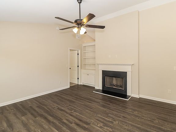4th image of 424 Charleston Pl