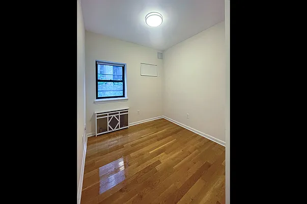 Rented by Coldwell Banker Warburg | media 17