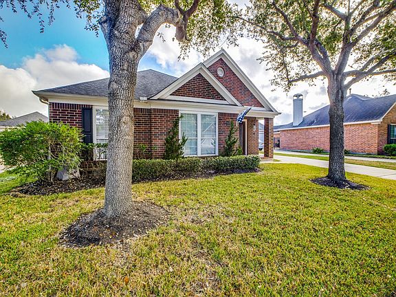 3rd image of 3906 Eastland Lake Dr