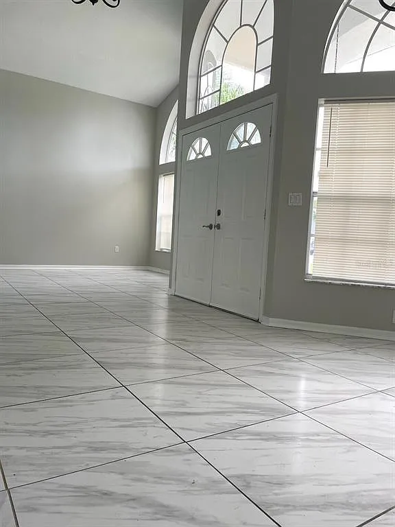 4 bed, 2.0 bath, 2048 sqft, $2,850 — Photo 3