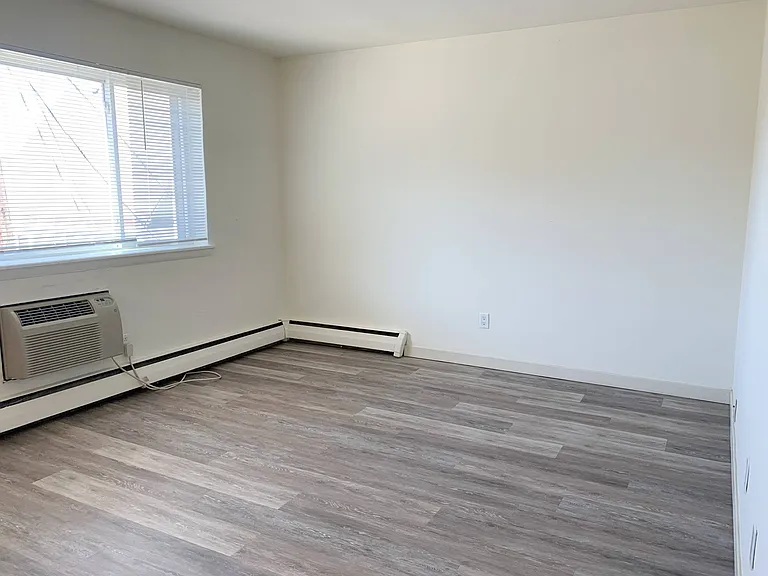 Renovated 1 Bed / 1 Bath Renovated 1 Bed / 1 Bath