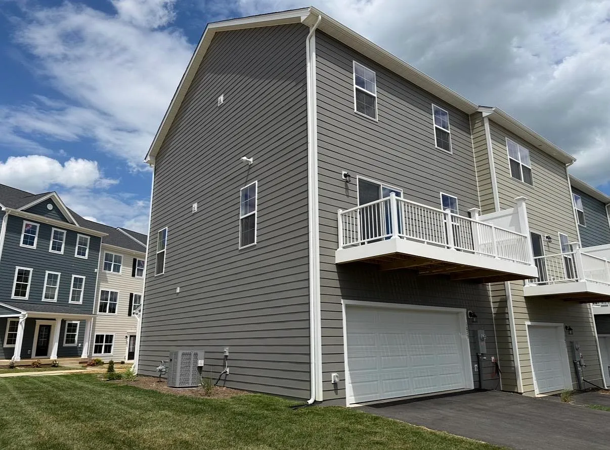 4 bed, 3.5 bath, 2592 sqft, $2,650 — Photo 3