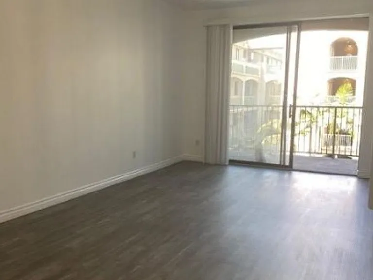 555 Maine Ave #329-1 — Photo 2