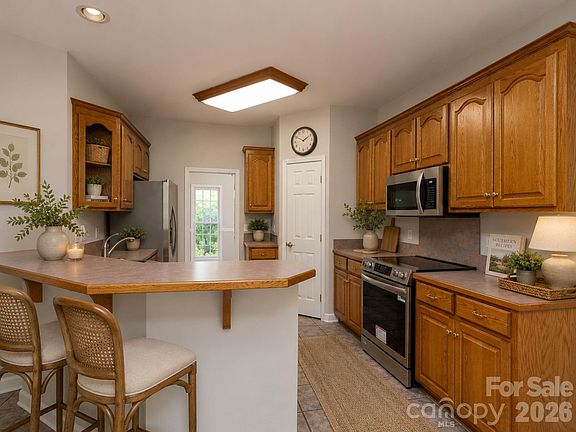 2nd image of 2116 Quail Dr NW