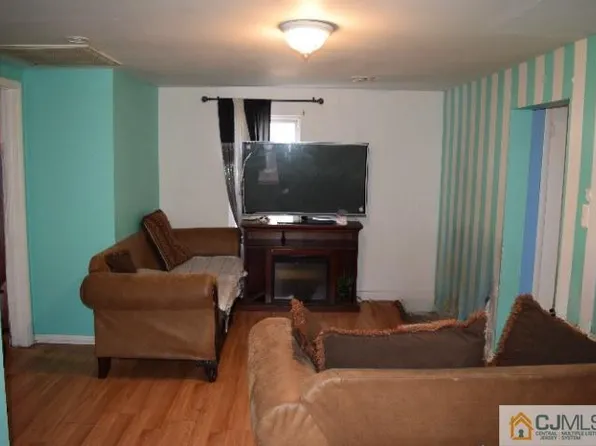 114 Seaman St, New Brunswick, NJ 08901
