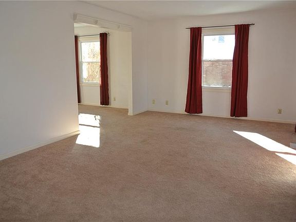 2nd image of 1106 Oakdale Dr