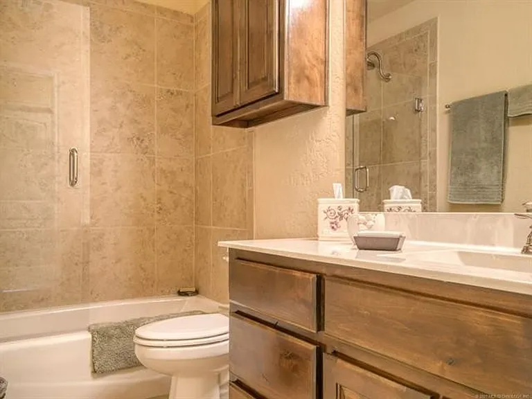 10724 Masters Cir — Photo 19