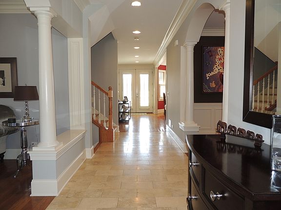 2nd image of 1017 Oakwood Ave