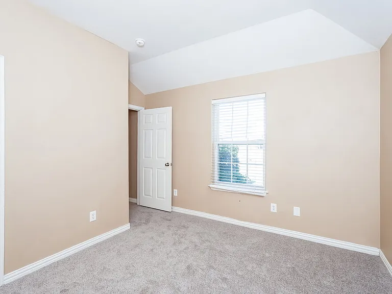 1734 Avenue E — Photo 12