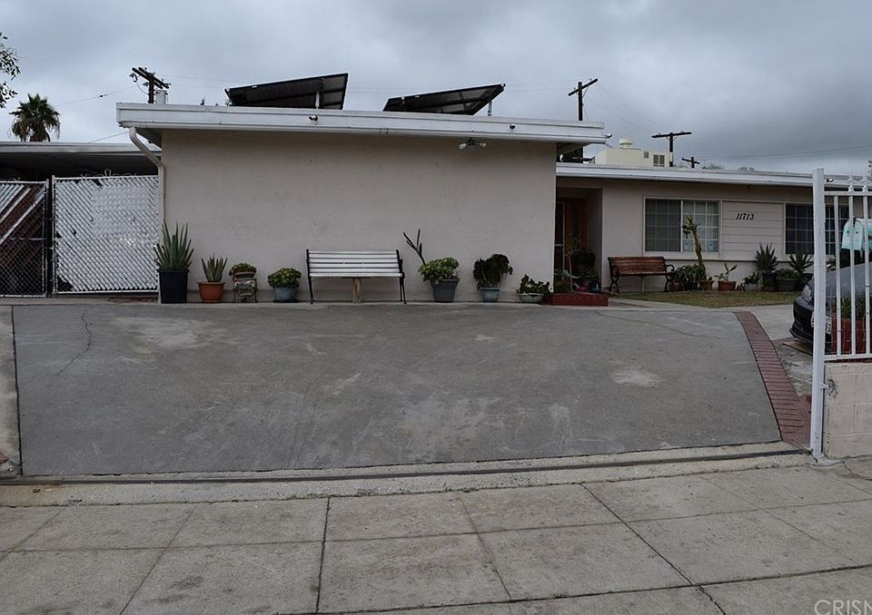 1st image of 11713 Pearwood Ave
