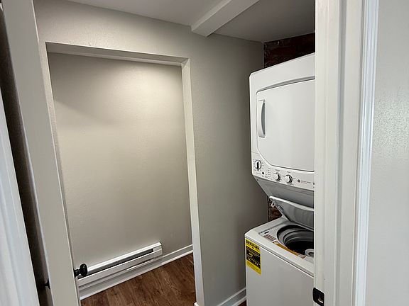 4th image of 812 Broadway St #D