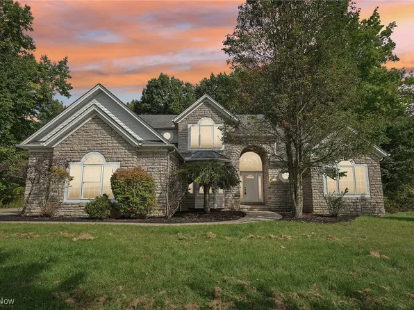 39395 Lochmoor Dr, Solon, OH 44139