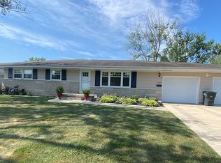 1606 Shaffer Pl, Charleston, IL 61920
