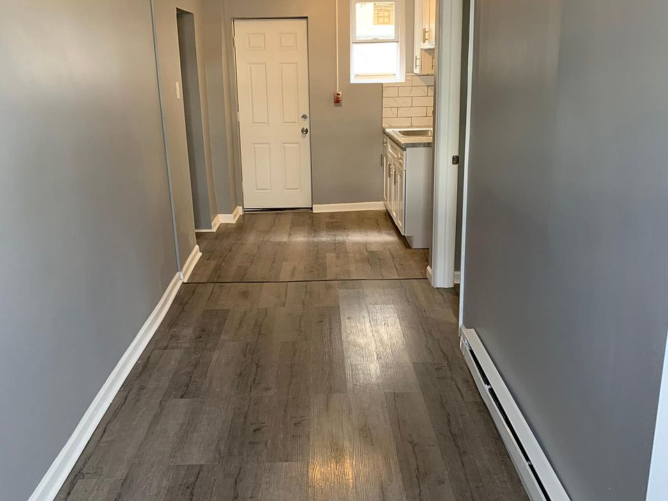 1st image of 902 E Tioga St