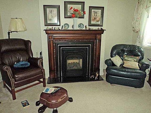 5th image of 36 Green Acorn Ln