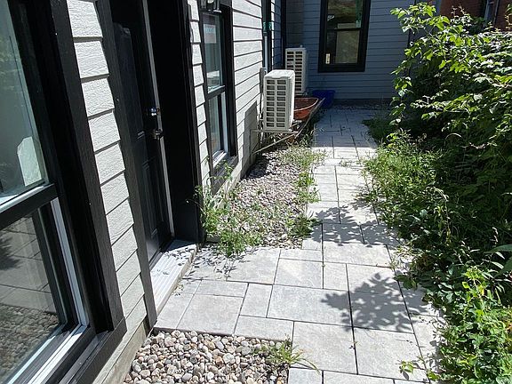 2nd image of 395 Gladstone Ave #B