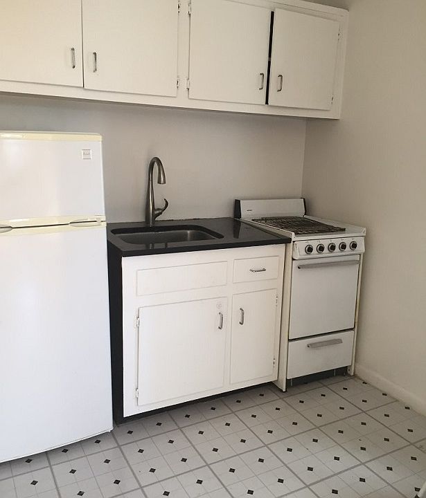 2nd image of 200 E 75th St APT 4E