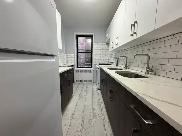 729 West 186th Street image 5 of 20