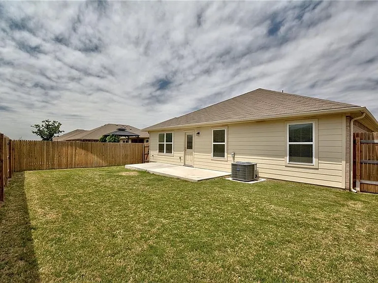 5817 Roderick Dr — Photo 26