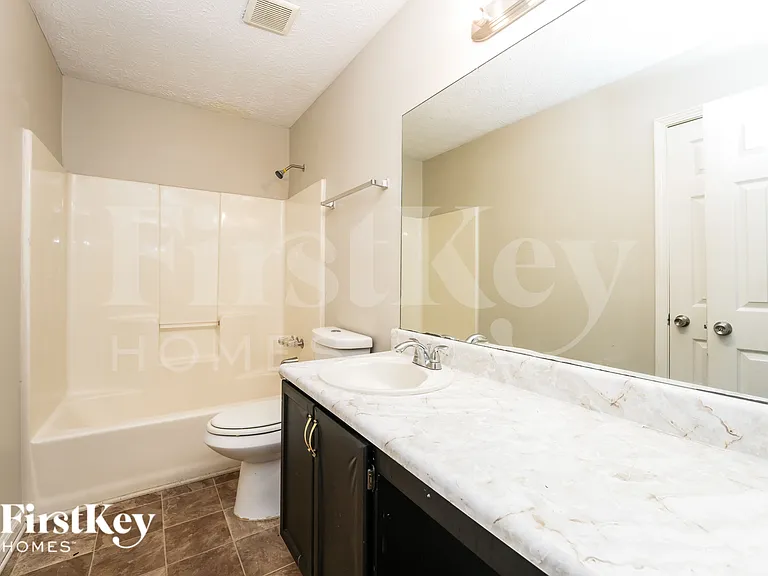 7166 Stonebrook Ln — Photo 13