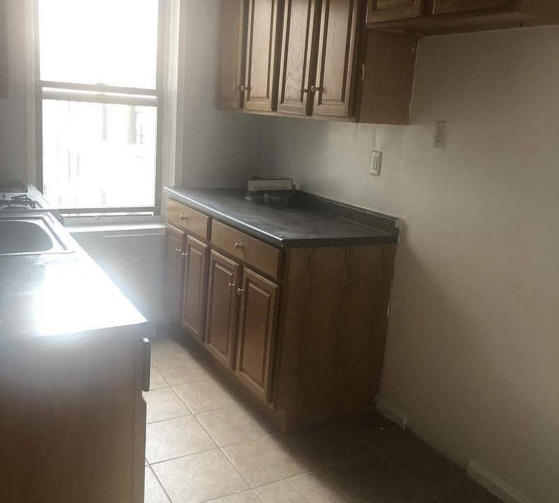 2nd image of 647 W 207th St APT 3A