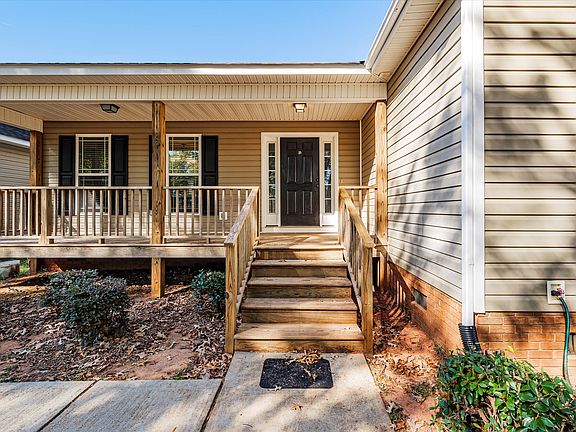 4th image of 205 Seven Oaks Drive