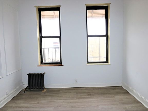 3rd image of 1240 Boynton Ave #2R