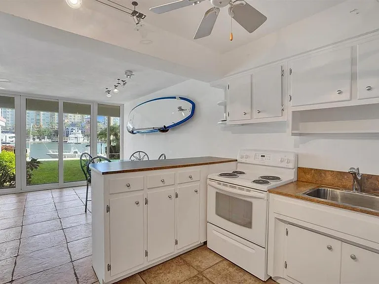 2760 Yacht Club Blvd #10C — Photo 12
