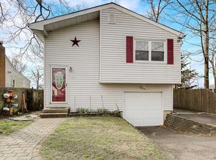 12 Carl Pl, Patchogue, NY 11772