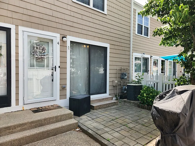 129 Lowell St #4 — Photo 34
