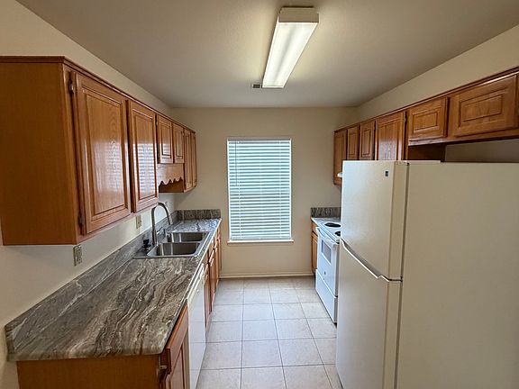 3rd image of 626 Benbrook Ct #626