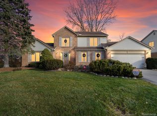 45555 Freemont Dr, Novi, MI 48374