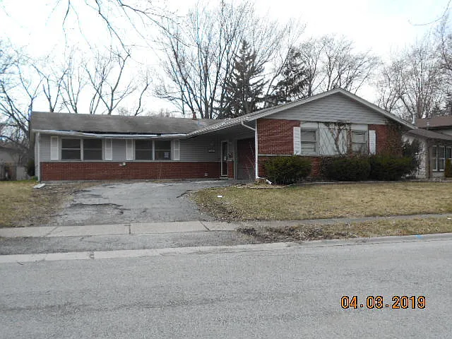 2703 Larkspur Ln photo 1