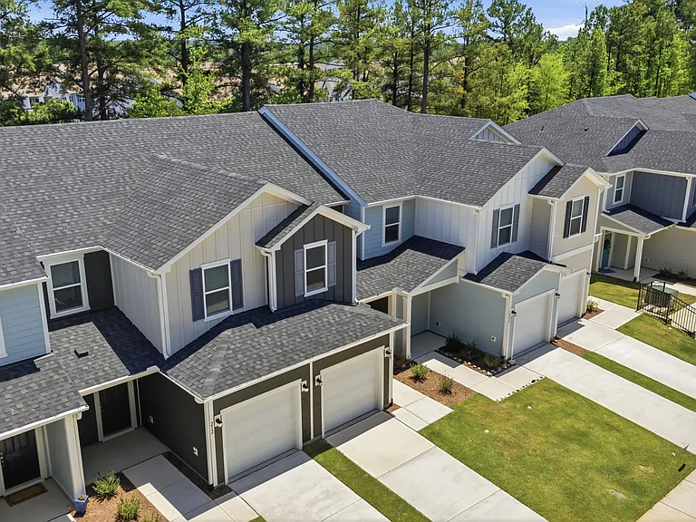 210 Parker Ln — Photo 31
