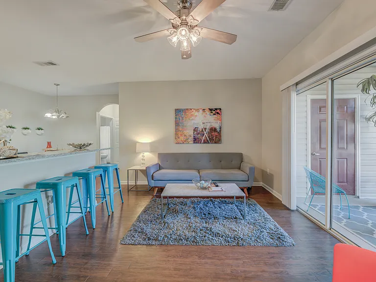 Water's Edge Apartment Homes — Photo 3
