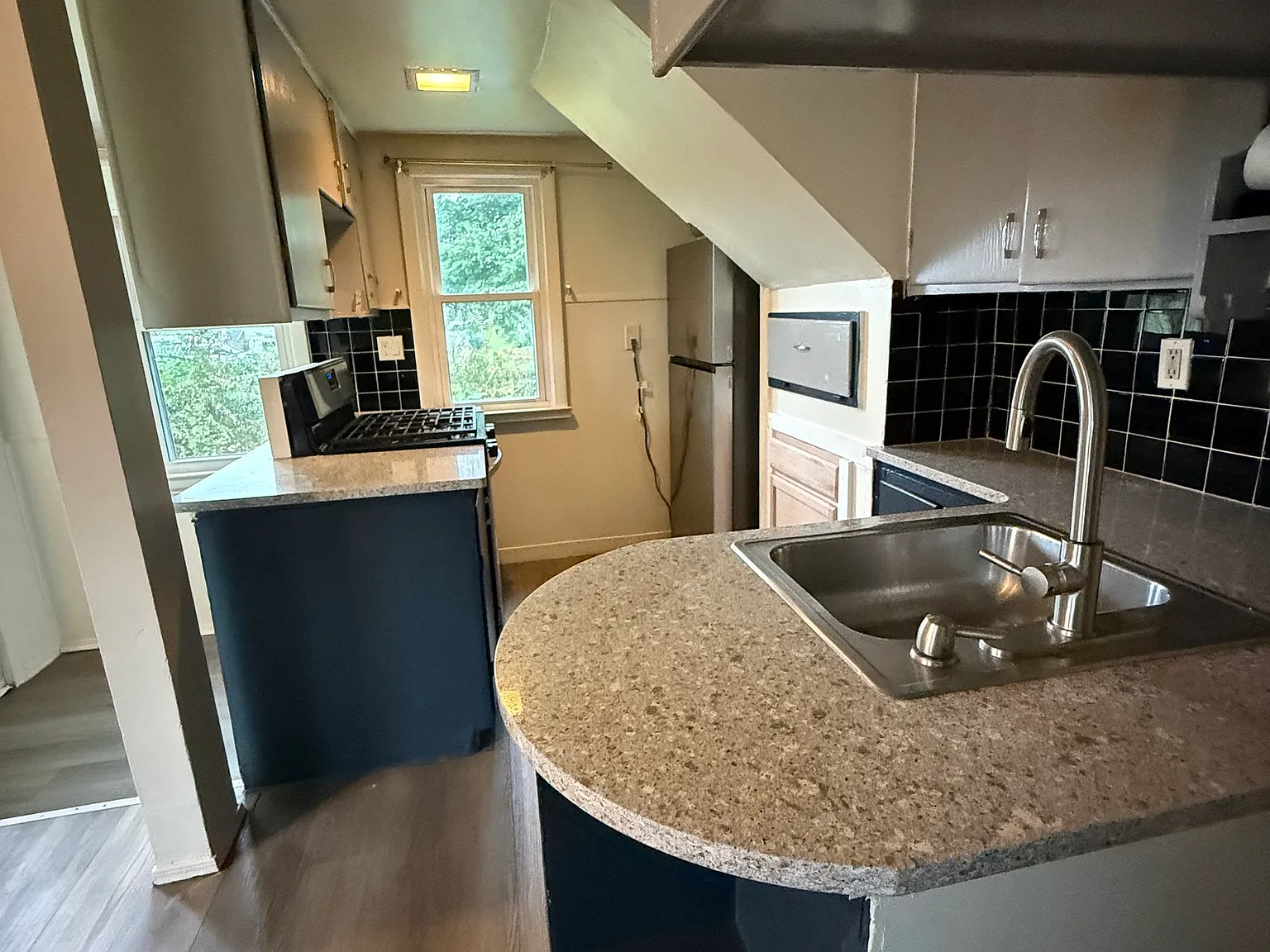 3 bed, 1.0 bath, 1740 sqft, $2,170 — Photo 3