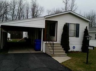 1331 Willowbrook Dr, Lockport, NY 14094