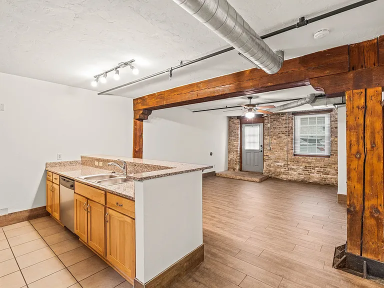 141 W Vine St #2 — Photo 9