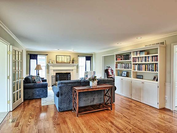 2nd image of 509 Sandalwood Dr