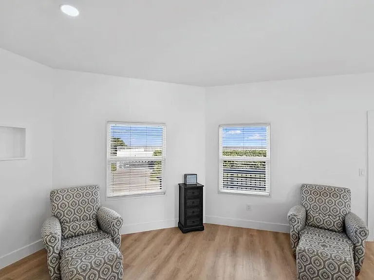 941 Ocean Dr — Photo 17