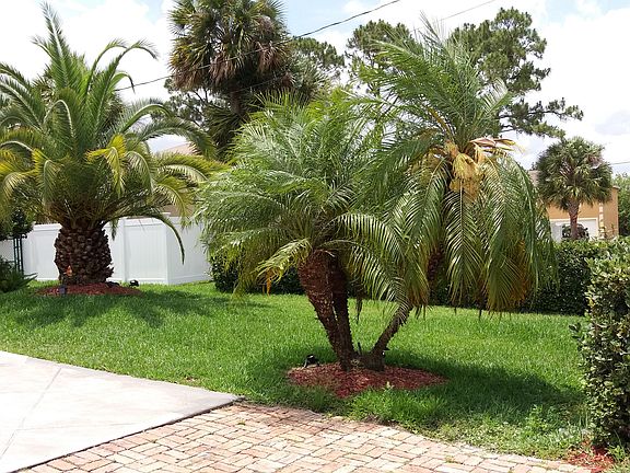 4th image of 3786 SW Savona Blvd
